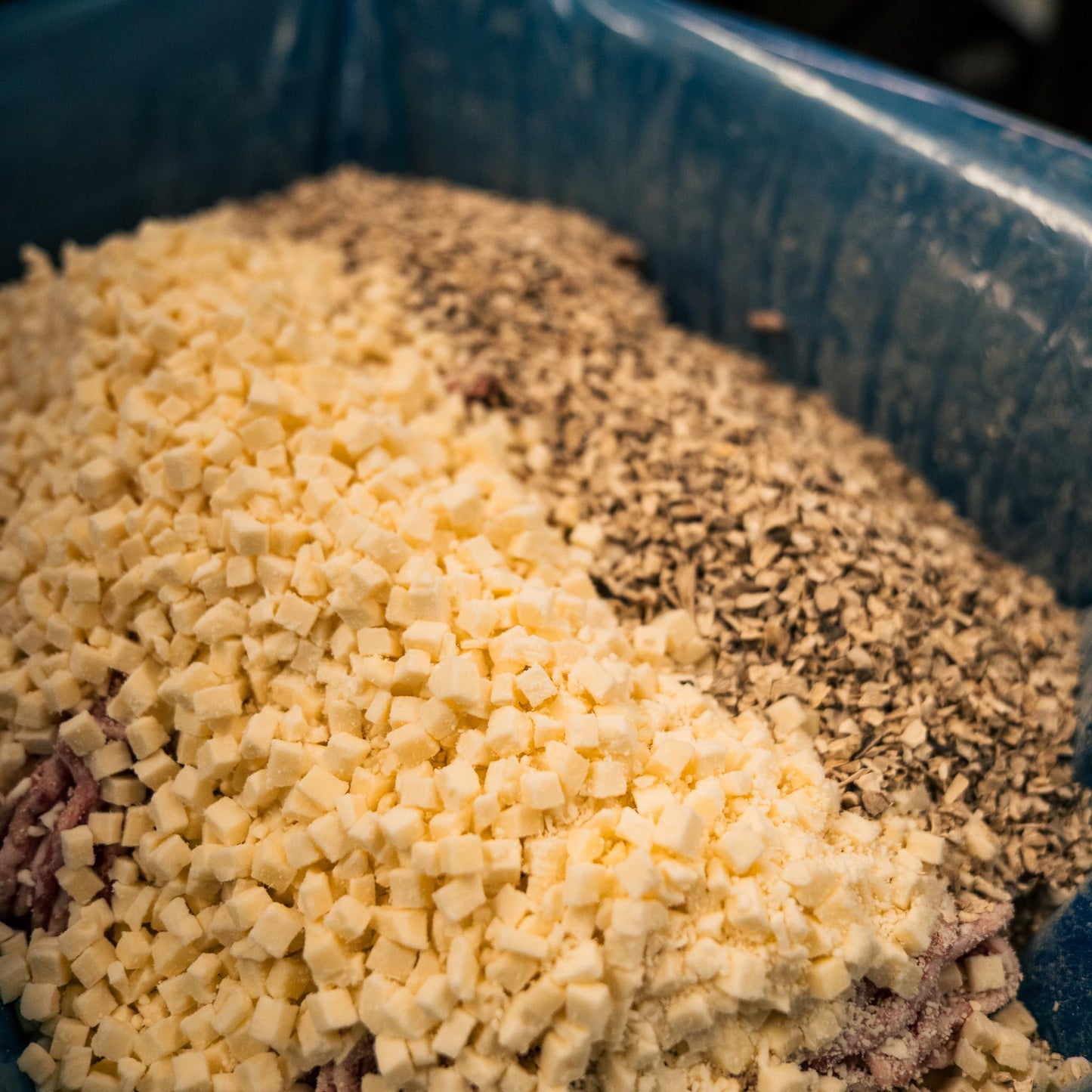 BEARDED BUTCHER Mushroom & Swiss Bratwurst DIY Kit - Includes Seasoning, Cheese, Mushroom Bits, and Collagen Casings