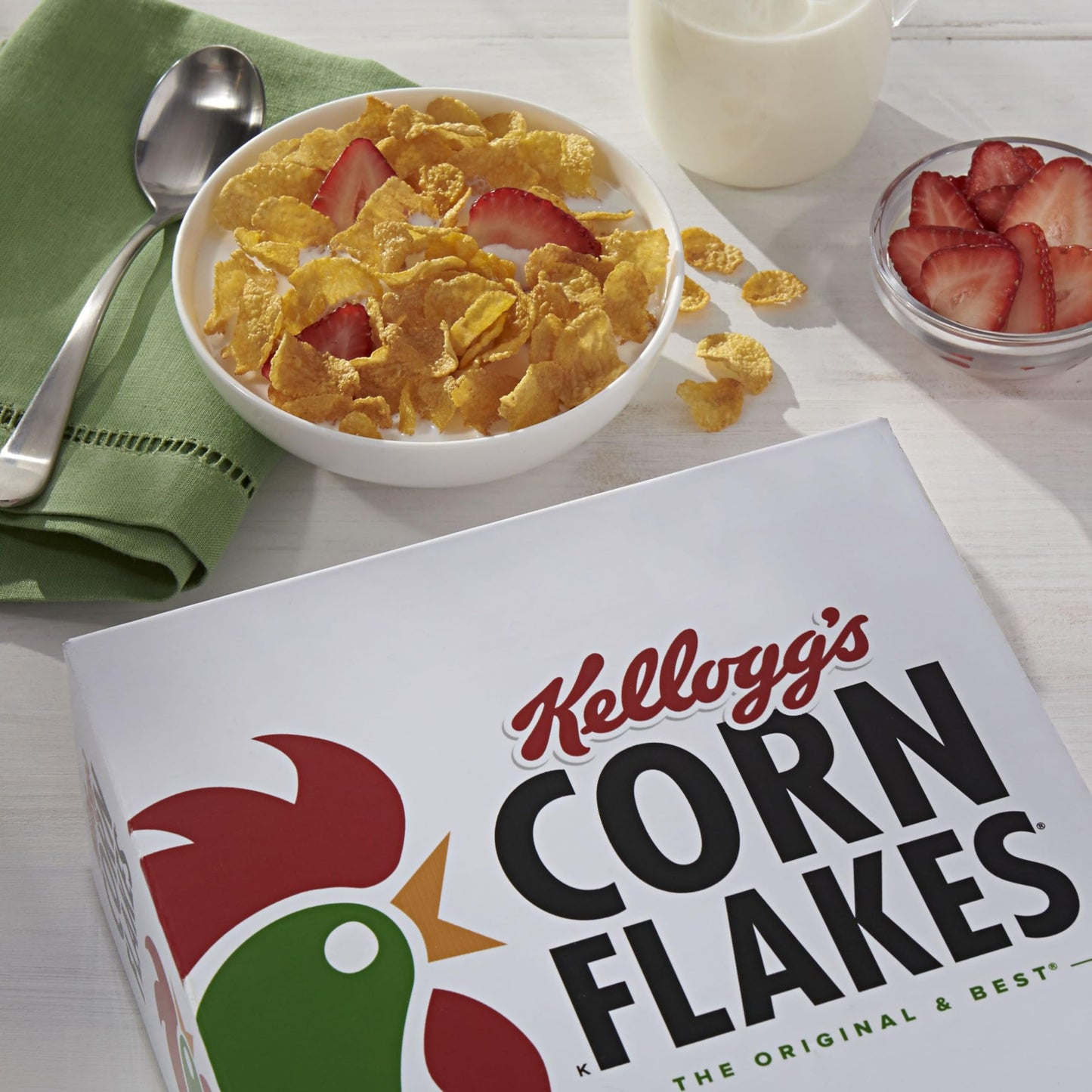Kelloggs Corn Flakes Cold Breakfast Cereal, 8 Vitamins And Minerals, Healthy Snacks, Family Size, Original (4 Boxes)