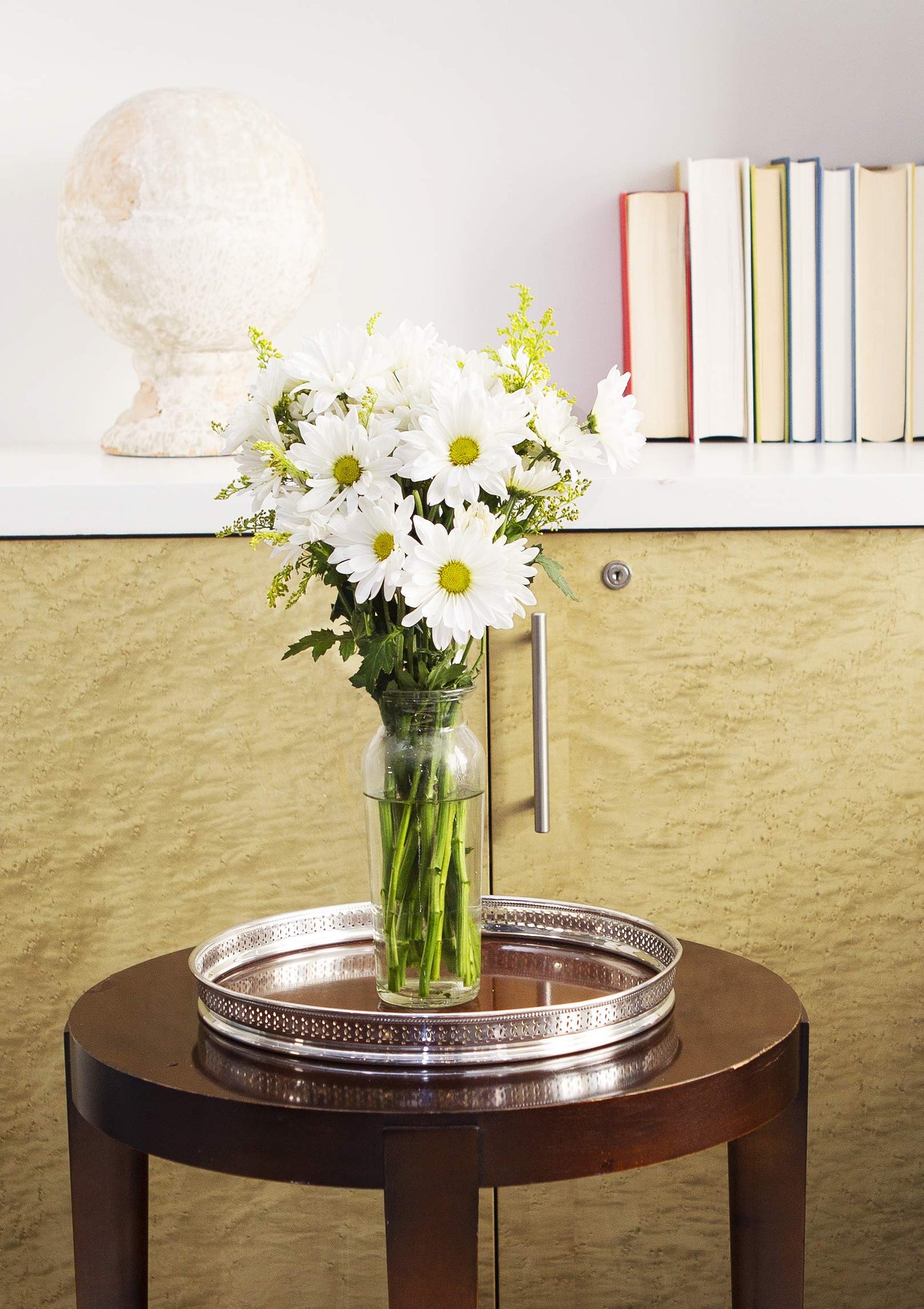 DELIVERY by Fri  02/09 Guaranteed IF Order Placed by 02/08 Before 2PM EST.KaBloom Valentines Bountiful Beauty Bouquet of Fresh White Daisies with Vase
