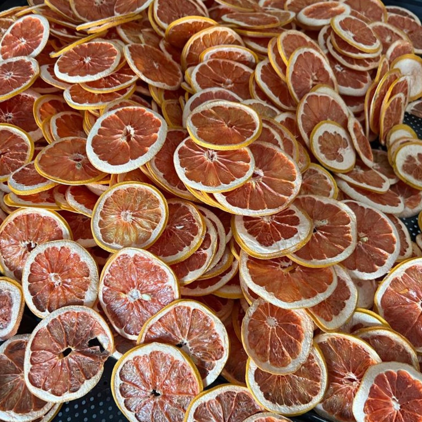 Dehydrated Dried Grapefruit Slices Wheels | 40+Slices Approx | 100% Natural | Dried Grapefruit Wheels For Cocktails, Cake Decoration, Baking, Fruit, Tea, Wreaths | Gluten Free | 3.52 Oz | 100 Grams