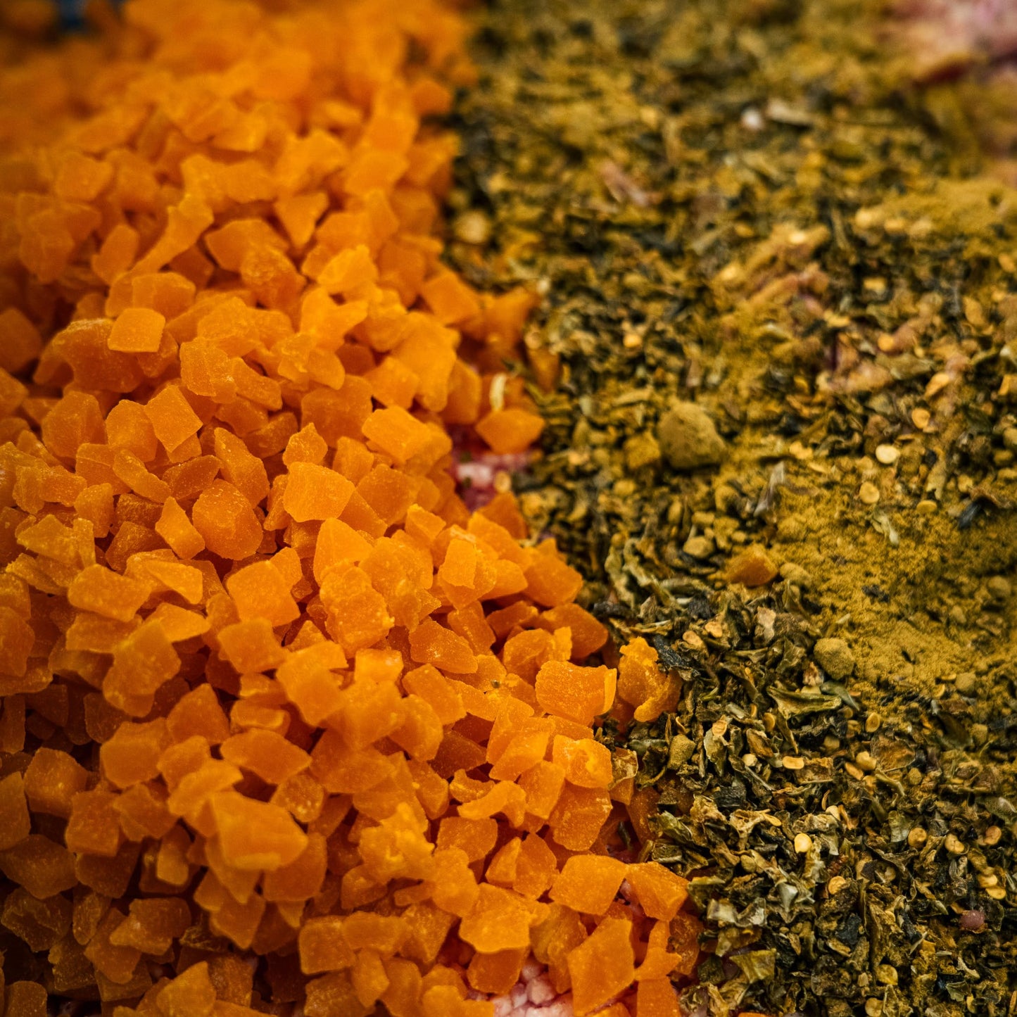 Bearded Butchers Mango Tango Bratwurst DIY Kit - Sweet & Spicy Seasoning, Collagen Casings, Jalapeño Flakes, Dried Mangoes for 25 lbs Meat