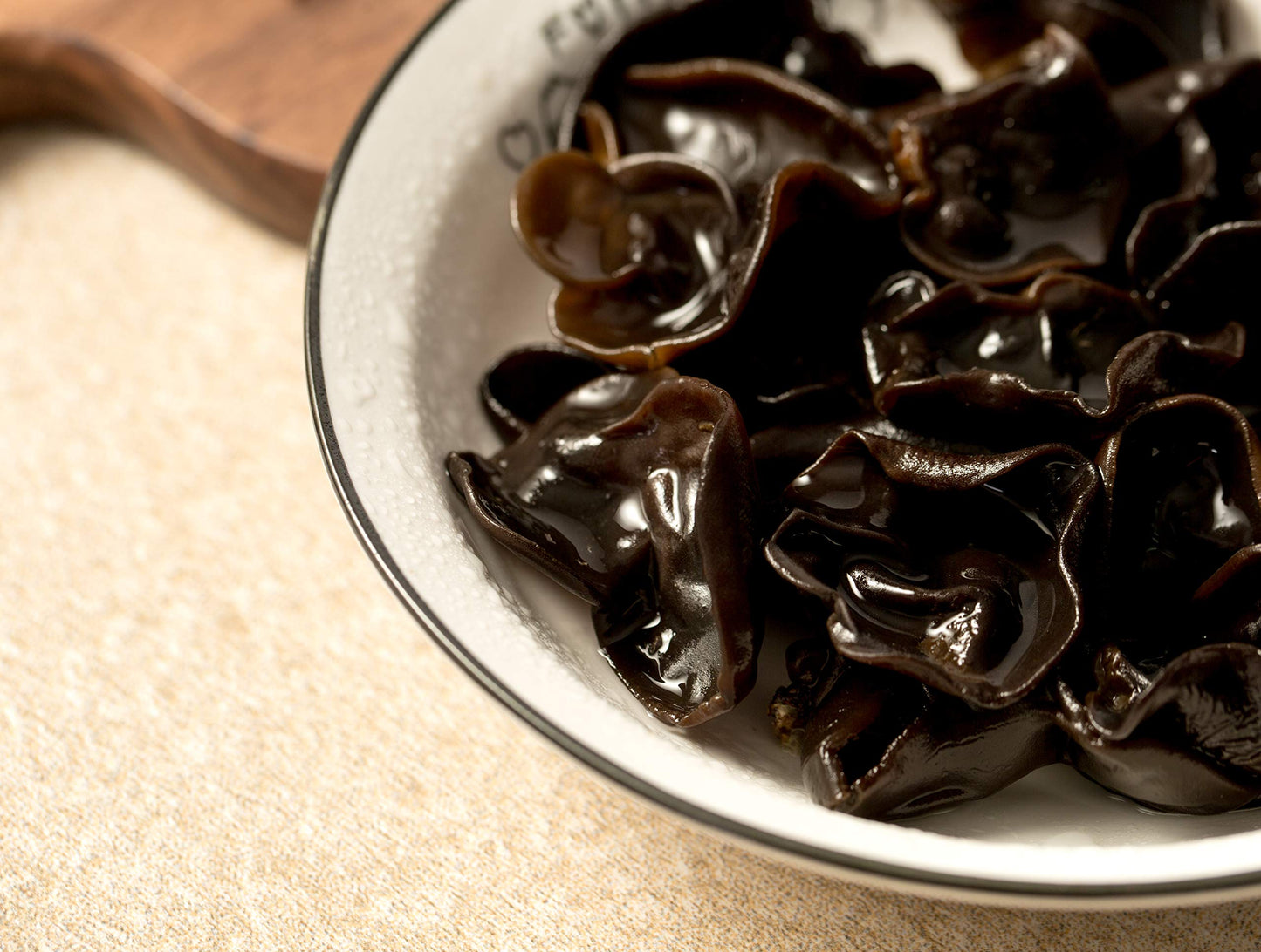 VIGOROUS MOUNTAINS Dried Woodear Mushrooms for Cooking, Chewy Texture Dry Black Fungus for Soup/ Stir-fries/ Salads , ??5oz 141.