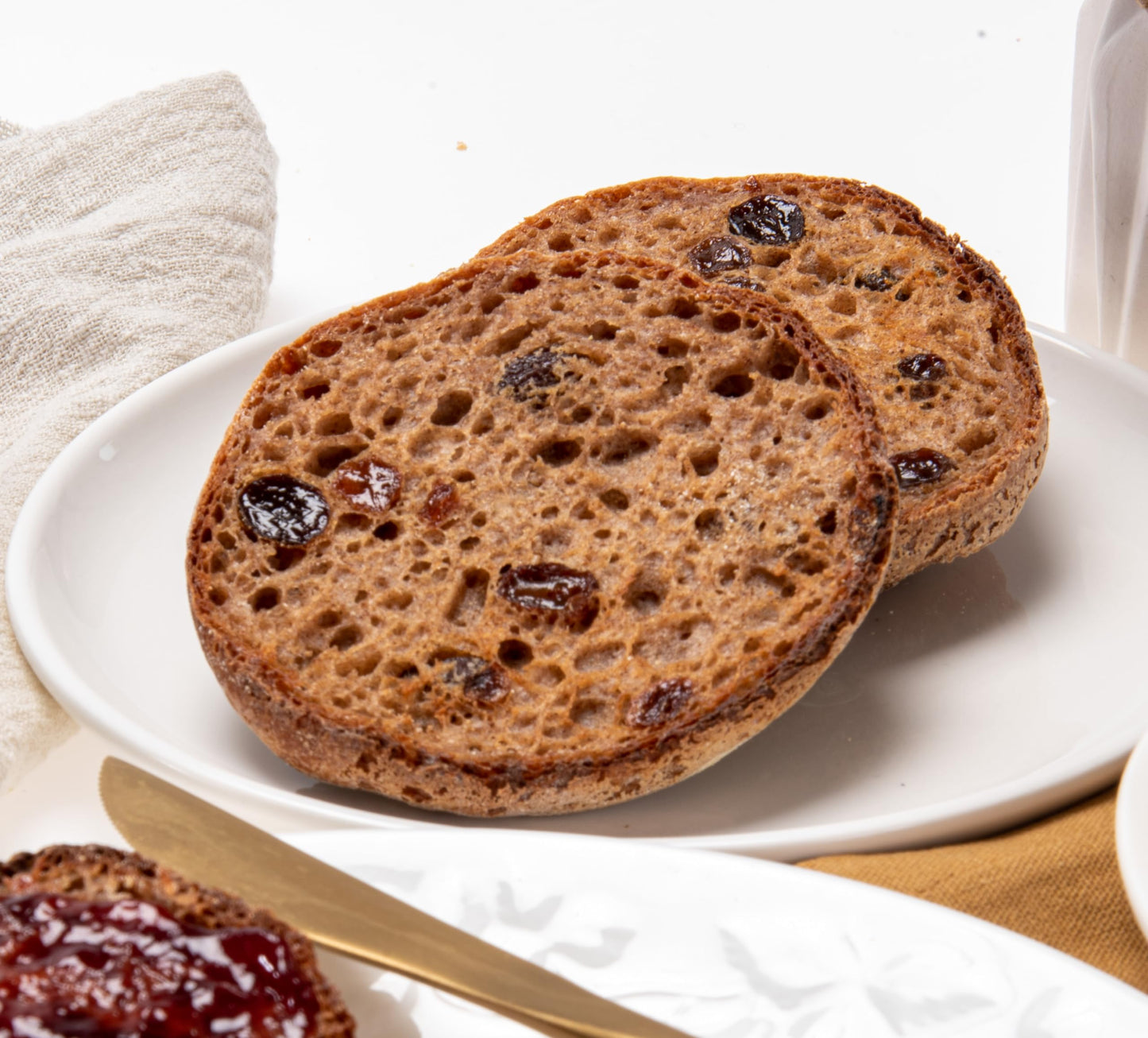 Katz Gluten Free Vegan English Muffins. Cinnamon Raisin. Easy To Prepare Your Vegan Breakfast Sandwich. Dairy Free, Egg Free, Nut Free, Peanut Free. 11 Oz (Pack Of 3)