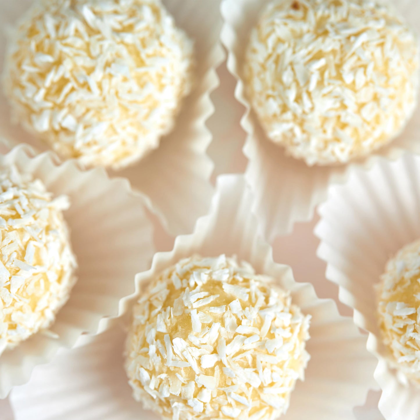 Yupik Shredded Coconut, Sweetened, 2.2 Lb, Gluten-Free & Kosher, Coarsely Flaked, Tender & Creamy Texture, Ideal For Baking & To