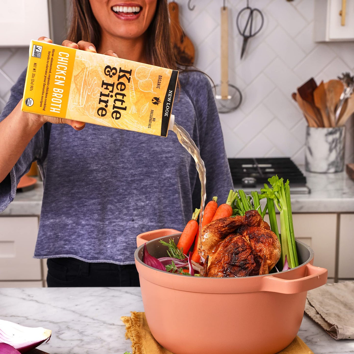 Kettle and Fire Organic Chicken Broth, Keto, Paleo, and Whole 30 Approved, Gluten Free, High in Protein and Collagen, 4 Pack (32