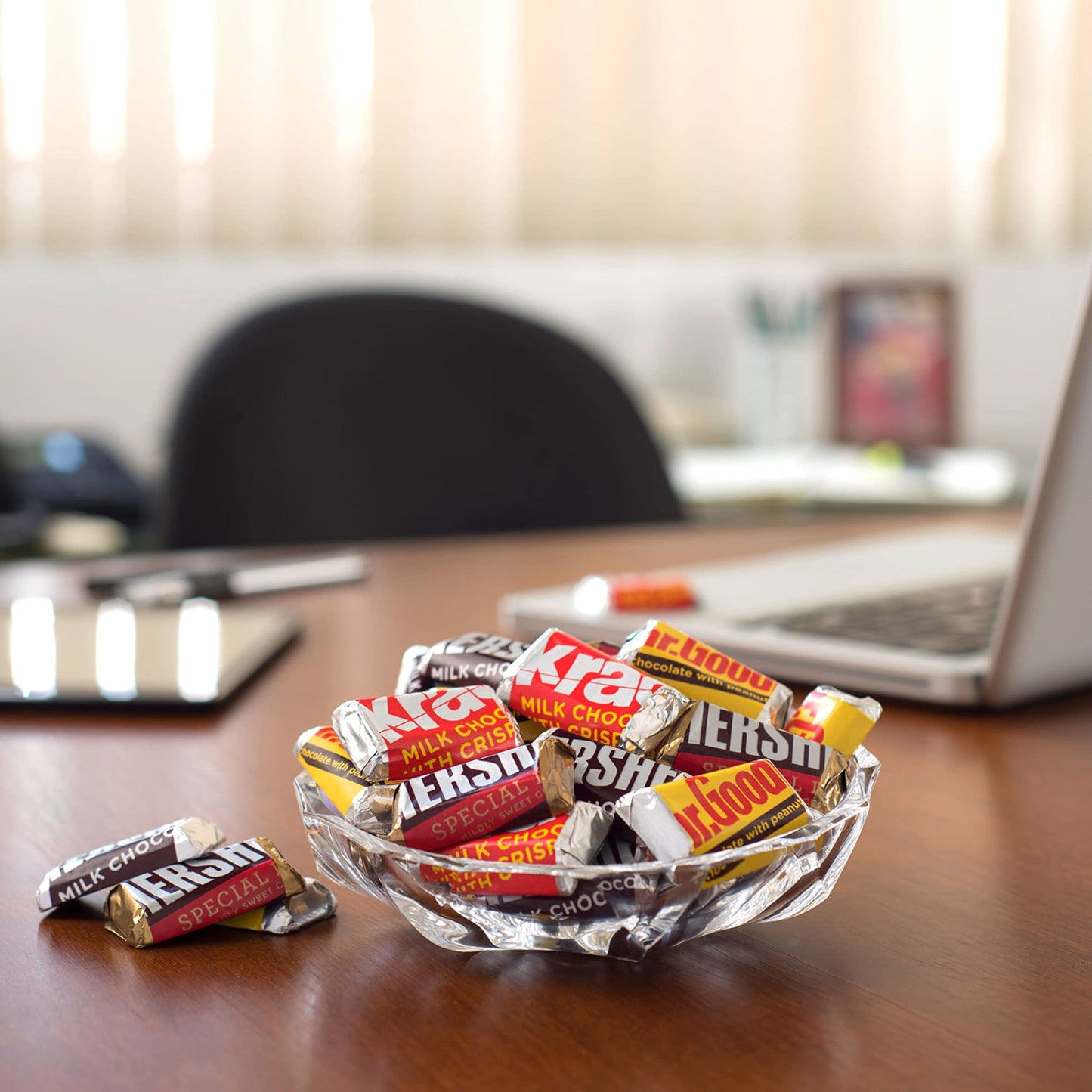 HERSHEYS Miniatures Assorted Chocolate Candy Family Pack, 17.6 oz