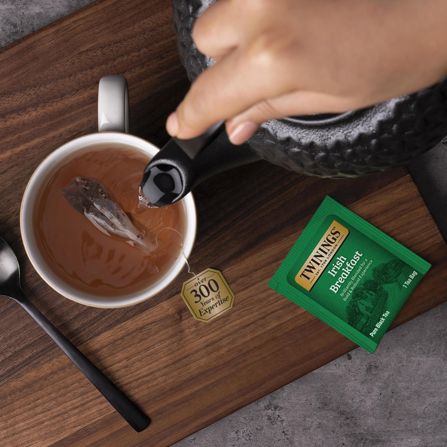 Twinings Irish Breakfast Black Tea, 100 Individually Wrapped Tea Bags, Flavourful, Bold, Robust Caffeinated Black Tea, Enjoy Hot Or Iced