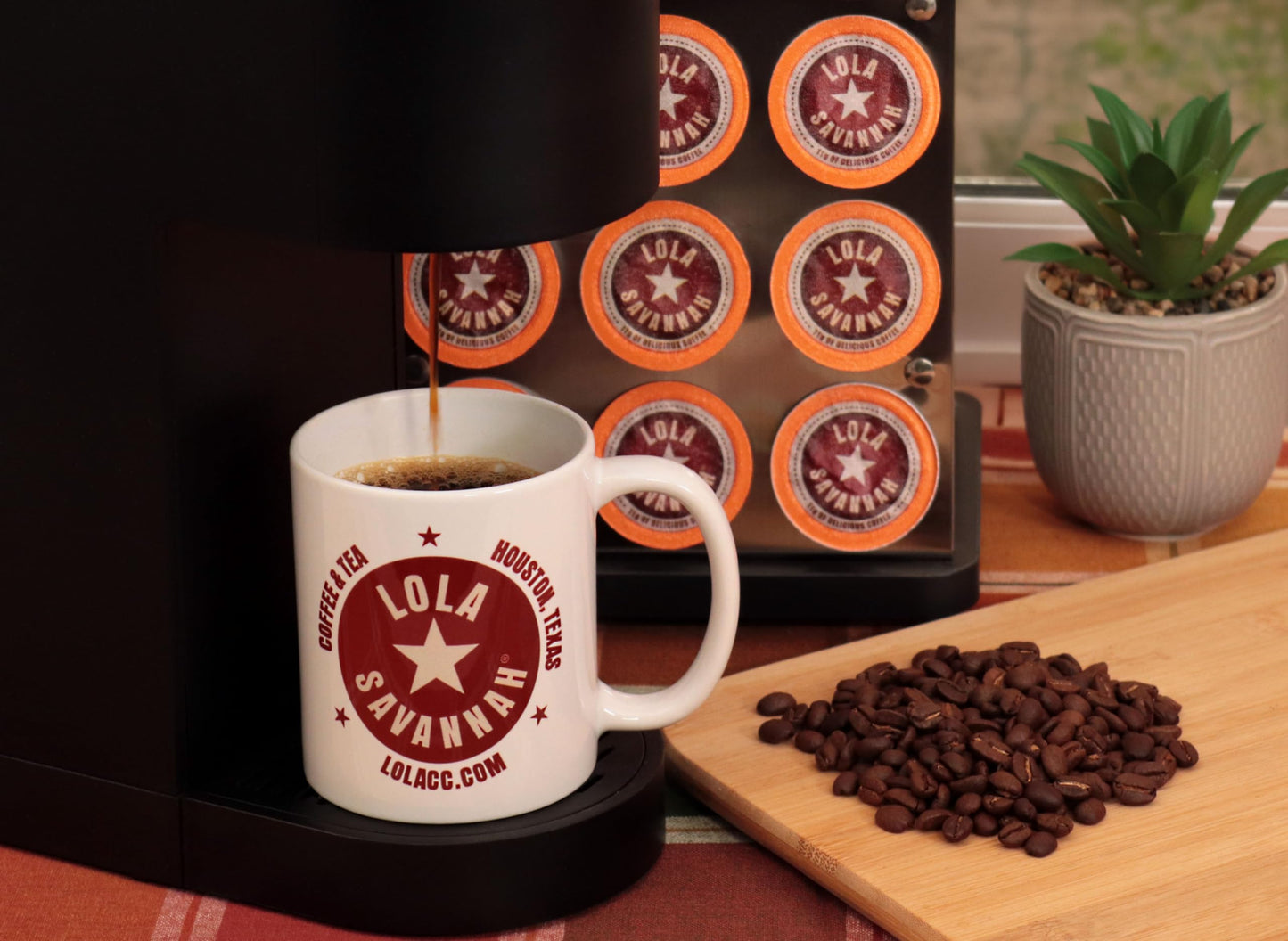 Lola Savannah Vanilla Cinnamon Pecan Caffeinated Coffee Pods Flavored Coffee In Pod Shaped Containers, 100 Count