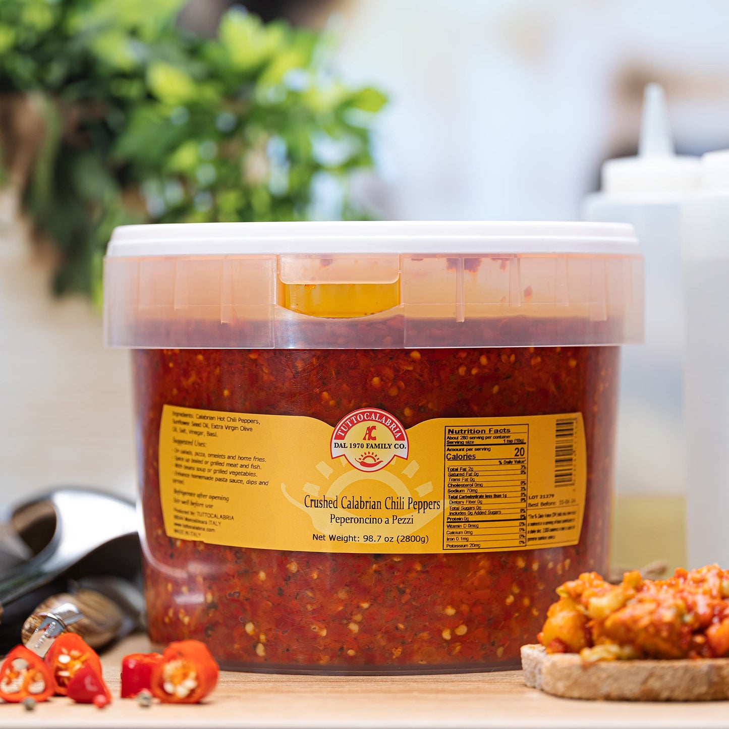 Tuttocalabria Sliced Calabrian Chili Peppers In Oil, Bulk Foodservice Tub, 97 Oz, Chopped, Rounds, Topping, All Natural, Non-Gmo