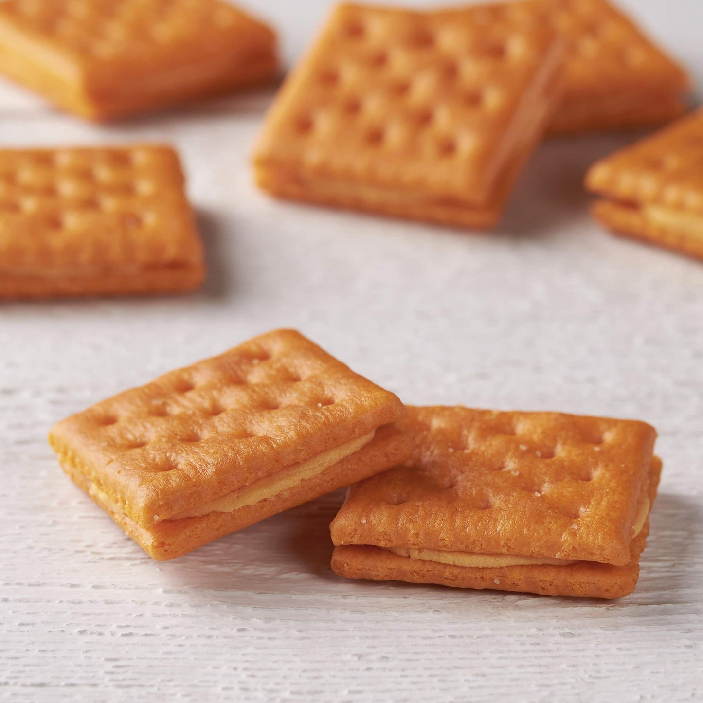 Austin, Sandwich Crackers, Cheddar Cheese on Cheese Crackers, 11oz Tray (8 Count)