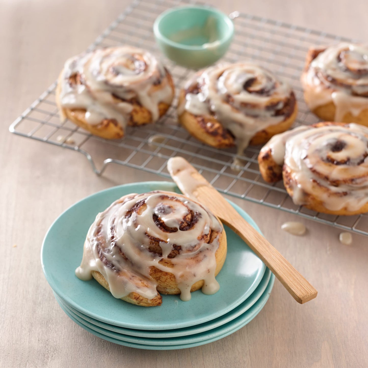Annies Organic Cinnamon Rolls with Icing, Refrigerated Dough, 5 Rolls, 17.5 oz