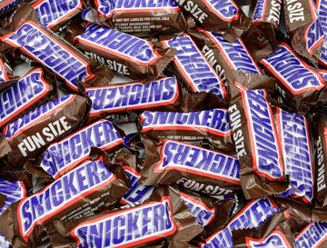 SNICKERS FUN SIZE Chocolate Candy Bars 1 lb - Anti Melt Pack, Individually Wrapped (26 Pieces), Bulk Resealable Bag, Convenient 