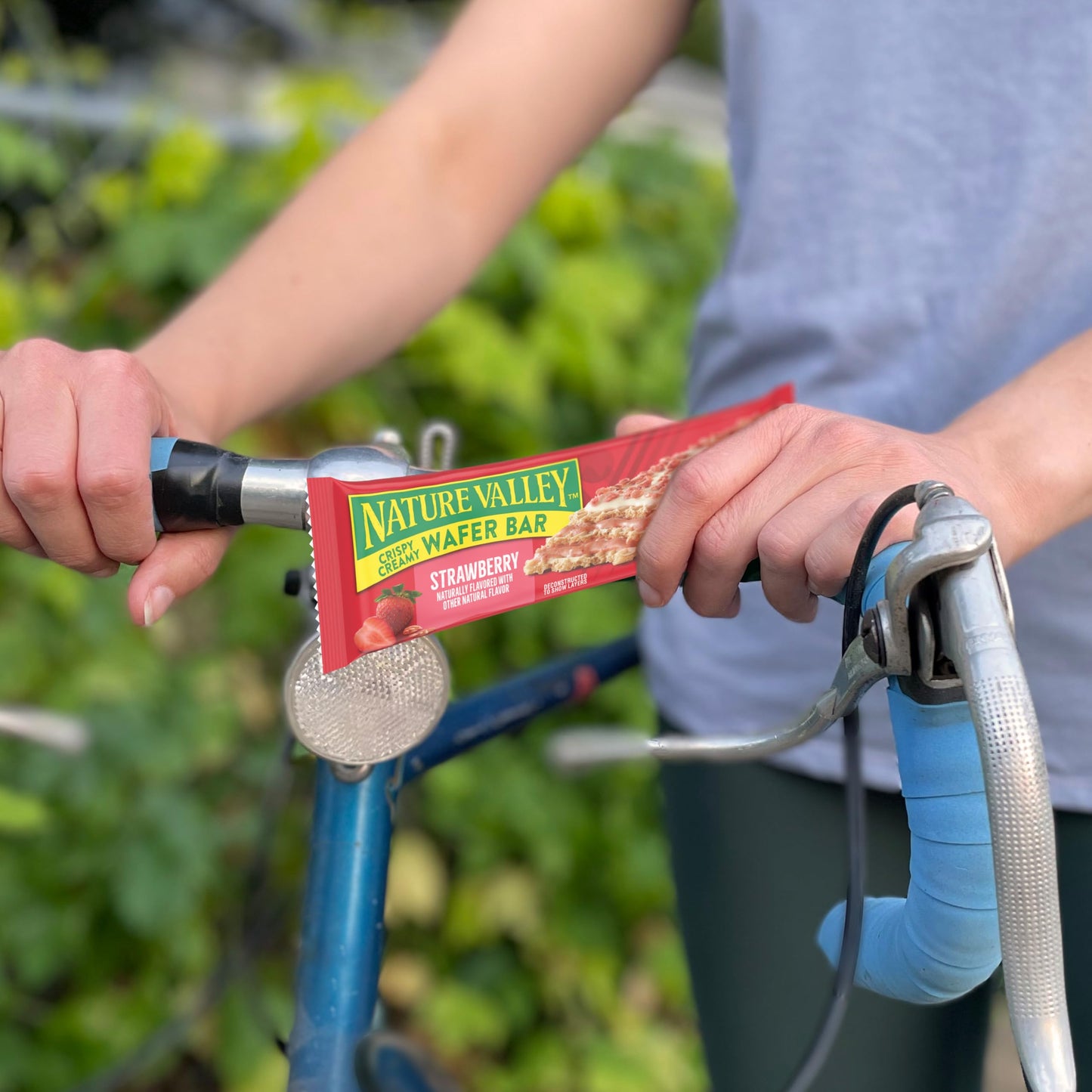 Nature Valley Strawberry Crispy Creamy Wafer Bars, Made With Whole Grain, 5 Bars, 6.5 oz Box