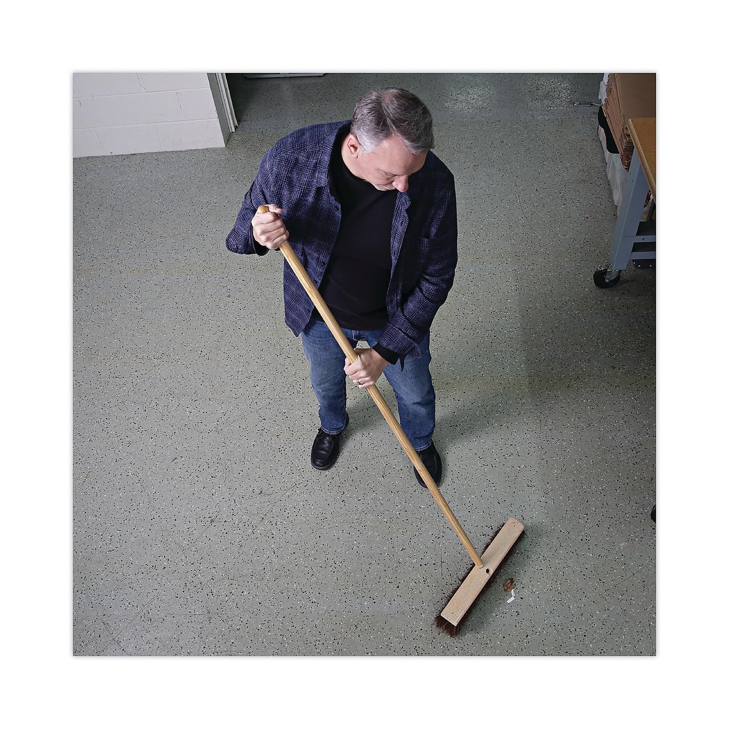 Boardwalk 137 Heavy-Duty Threaded End Lacquered Hardwood Broom Handle, 1 1/8-Inch Dia. X 60 Long