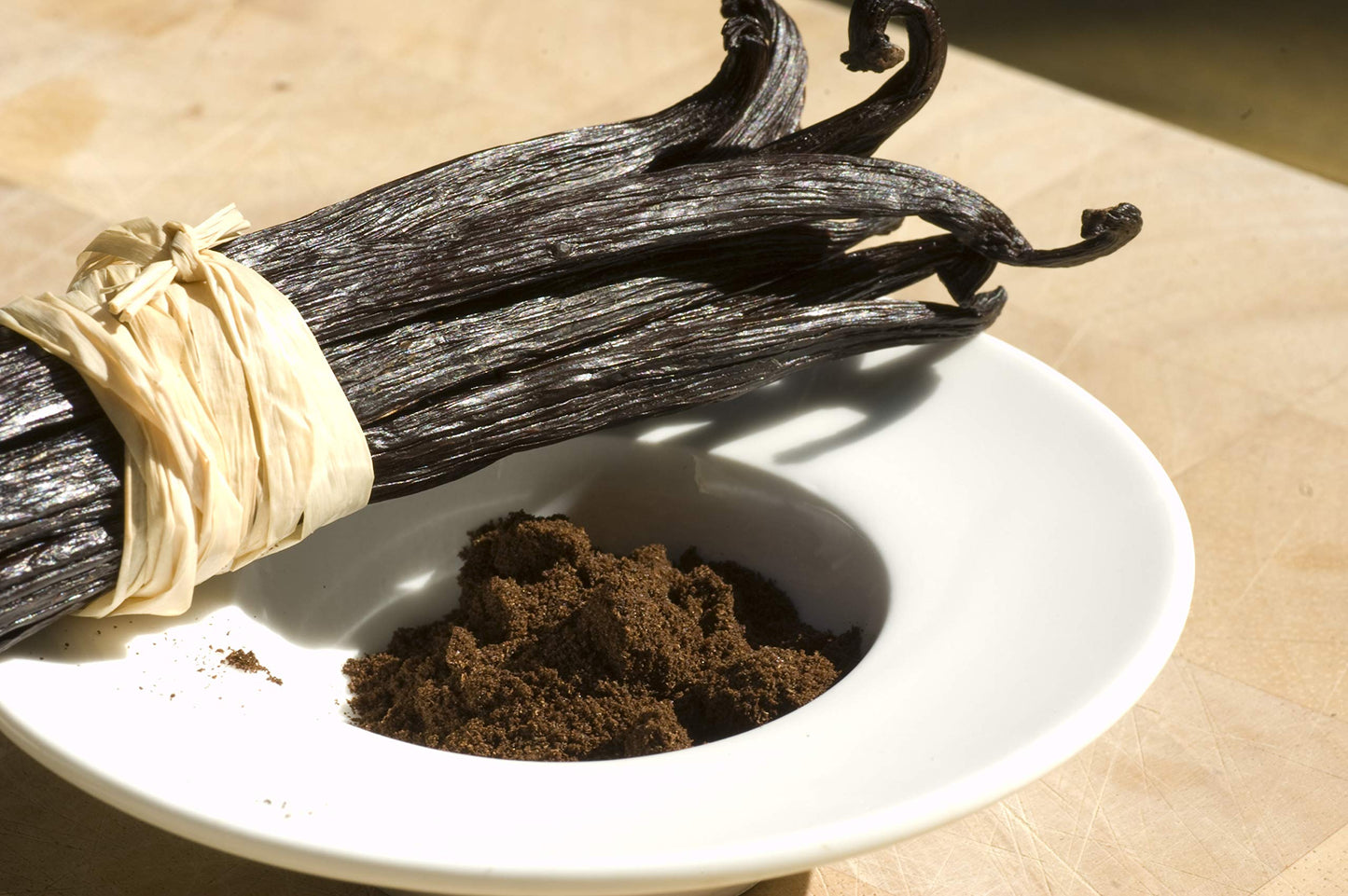 Vanilla Bean Kings Organic Vanilla Bean Powder - 100% Pure Madagascar - 1 oz - Brown - For Cooking, Baking, Coffee, Tea, Yogurt