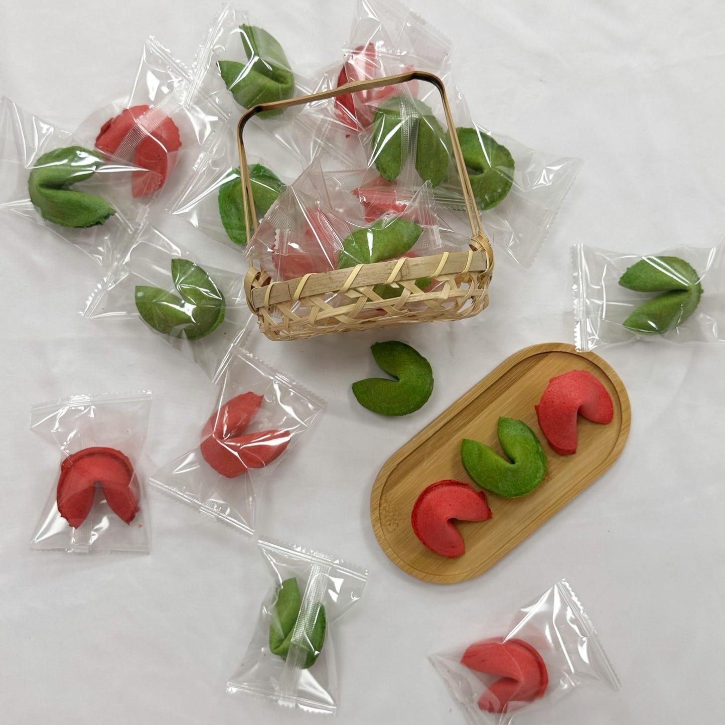 4Es Novelty Christmas Fortune Cookies Bulk, 50 Individually Wrapped Funny Fortune Cookies with Holiday Sayings for Kids & Adult