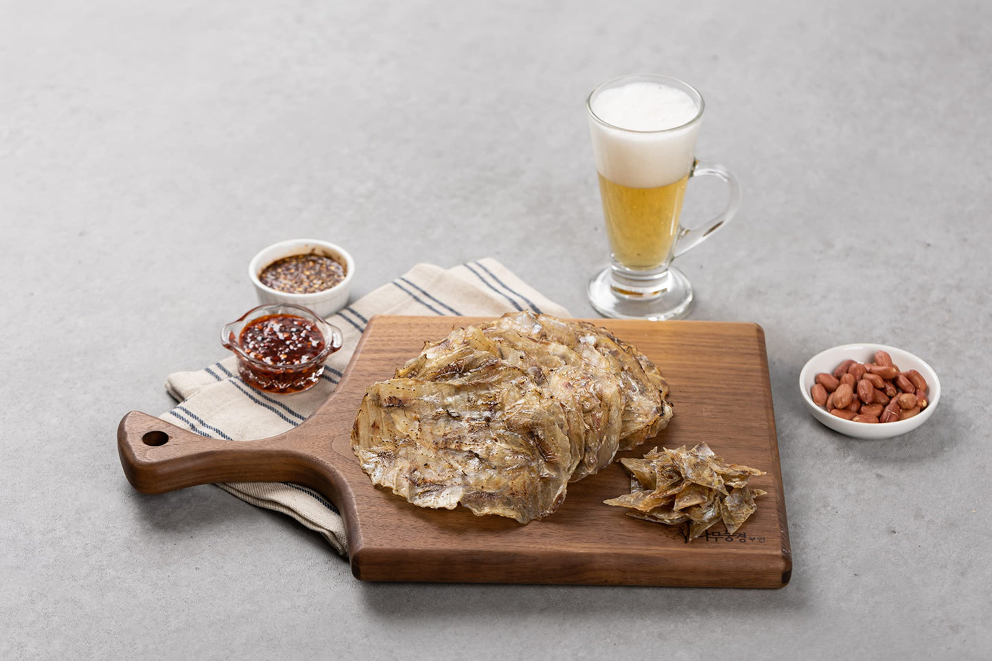 JEOLLANAMDO Korean Dried Fish Jerky, Seasoned Filefish Fillet, 9.17 oz (260g) - Traditional Korean Snack, 57g Protein