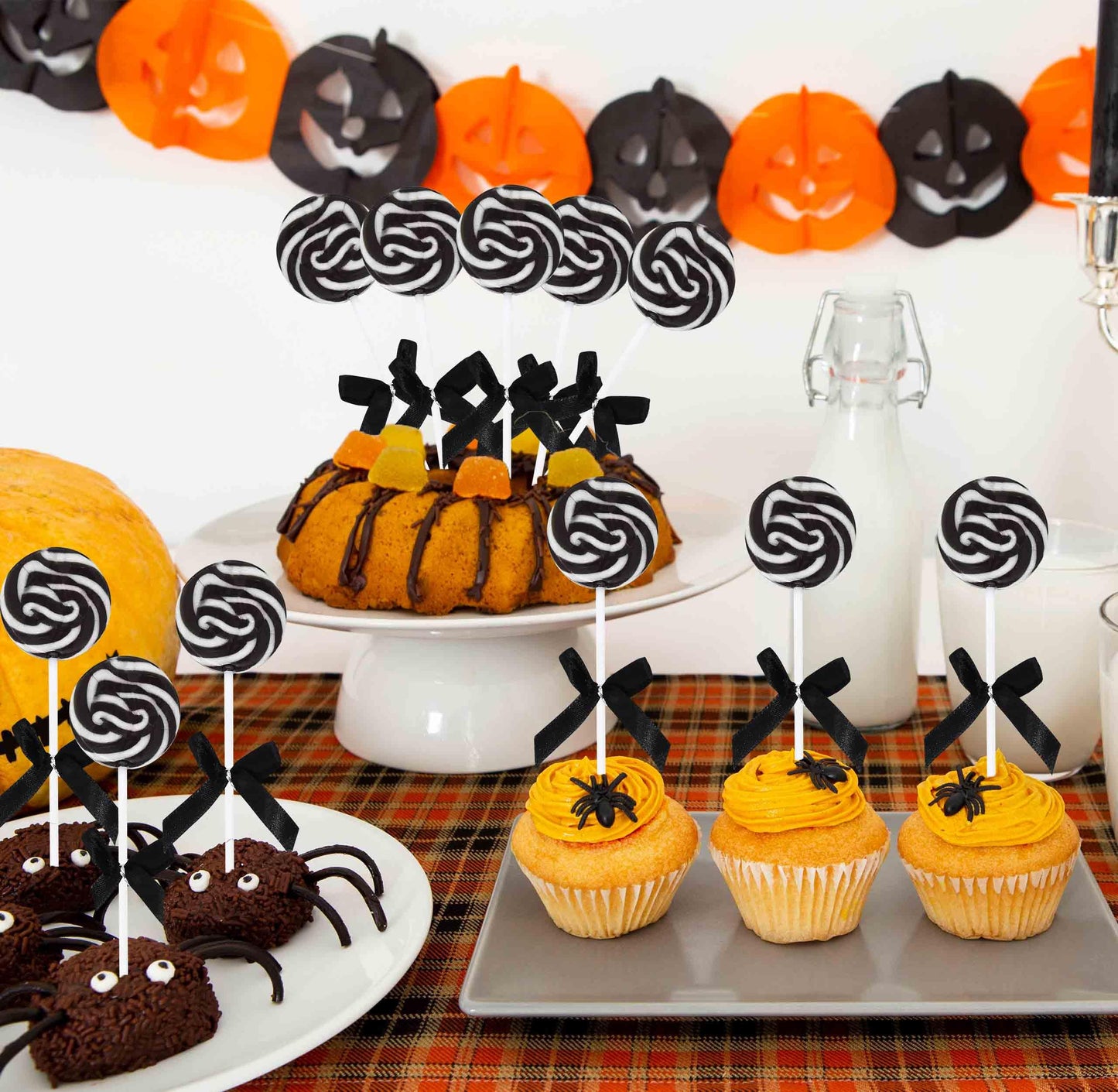 Gift Boutique 24 Black And White Swirl Lollipops – Halloween Candy Suckers For Party Favors, Trick Or Treat, Dessert Table And Holiday Events