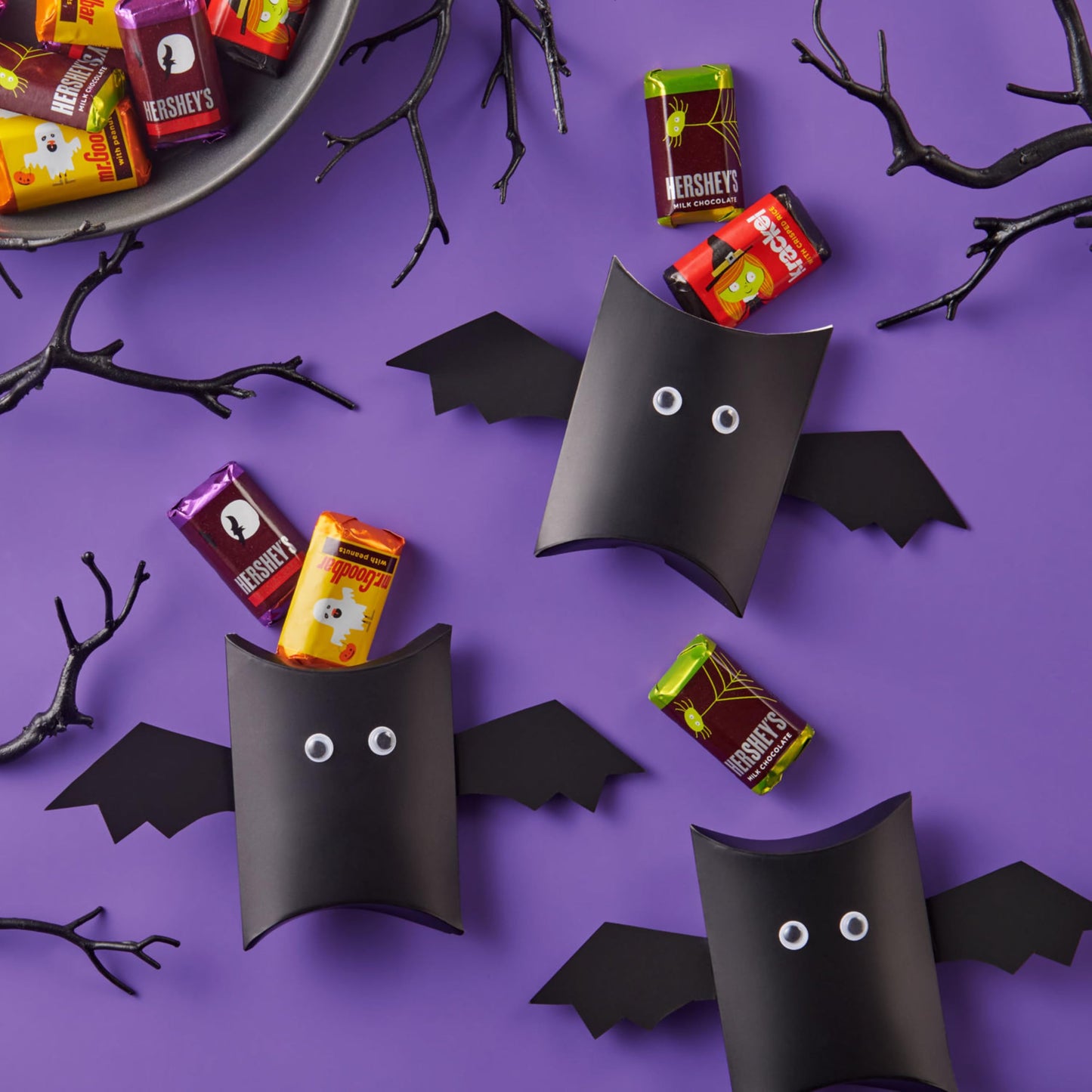 HERSHEYS Miniatures Assorted Chocolate, Halloween Candy Bulk Bag, 30.9 oz