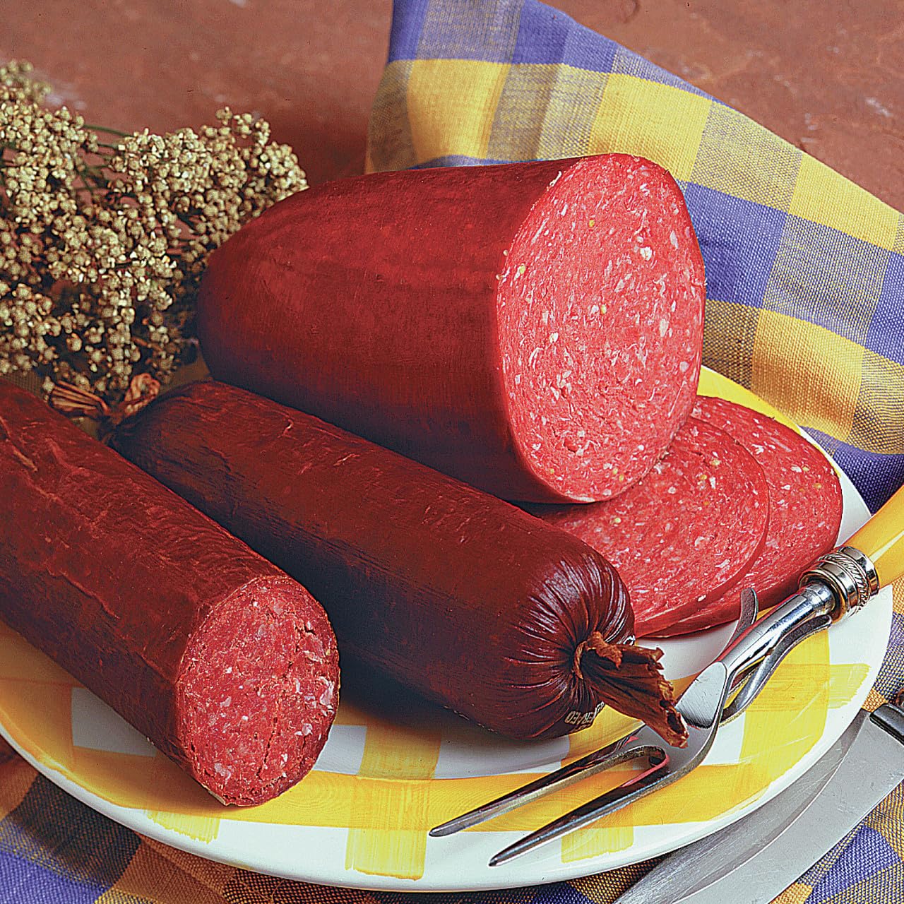 Hi Mountain Seasonings ǀ Summer Sausage Seasoning Kit ǀ Cracked Pepper 'N Garlic ǀ Includes 10 Casings, Seasoning, Cure, & Directions ǀ Seasons Up To 30Lbs Of Meat ǀ Beef, Pork, Venison, & Deer