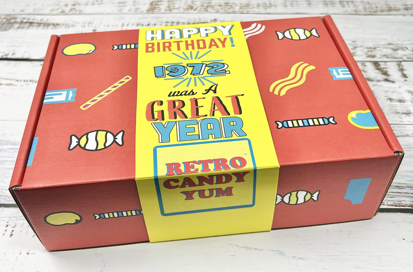 RETRO CANDY YUM Nostalgic 70s Candy Mix Gift Box - 32 Piece Set for 51st Birthday - Multicolor
