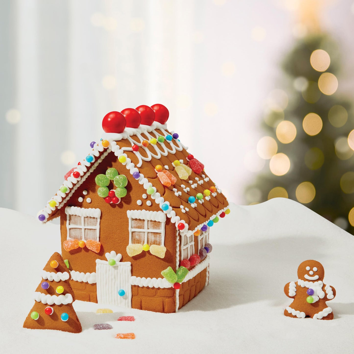 Create-A-Treat E-Z Build Gingerbread House Decorating Kit, Holiday Gift, 29.9 oz + Bonus CHIPS AHOY! Mini Cookie Snack Pack