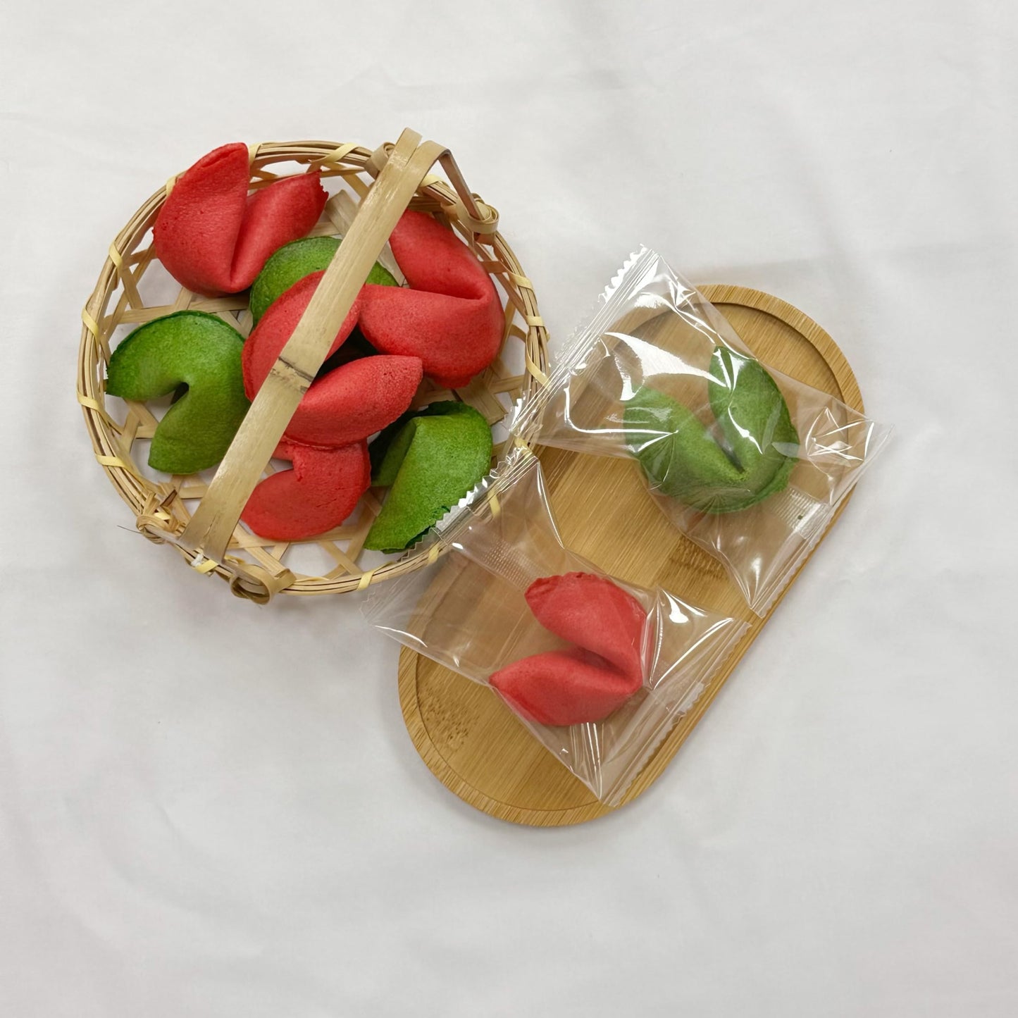 4Es Novelty Christmas Fortune Cookies Bulk, 50 Individually Wrapped Funny Fortune Cookies with Holiday Sayings for Kids & Adult