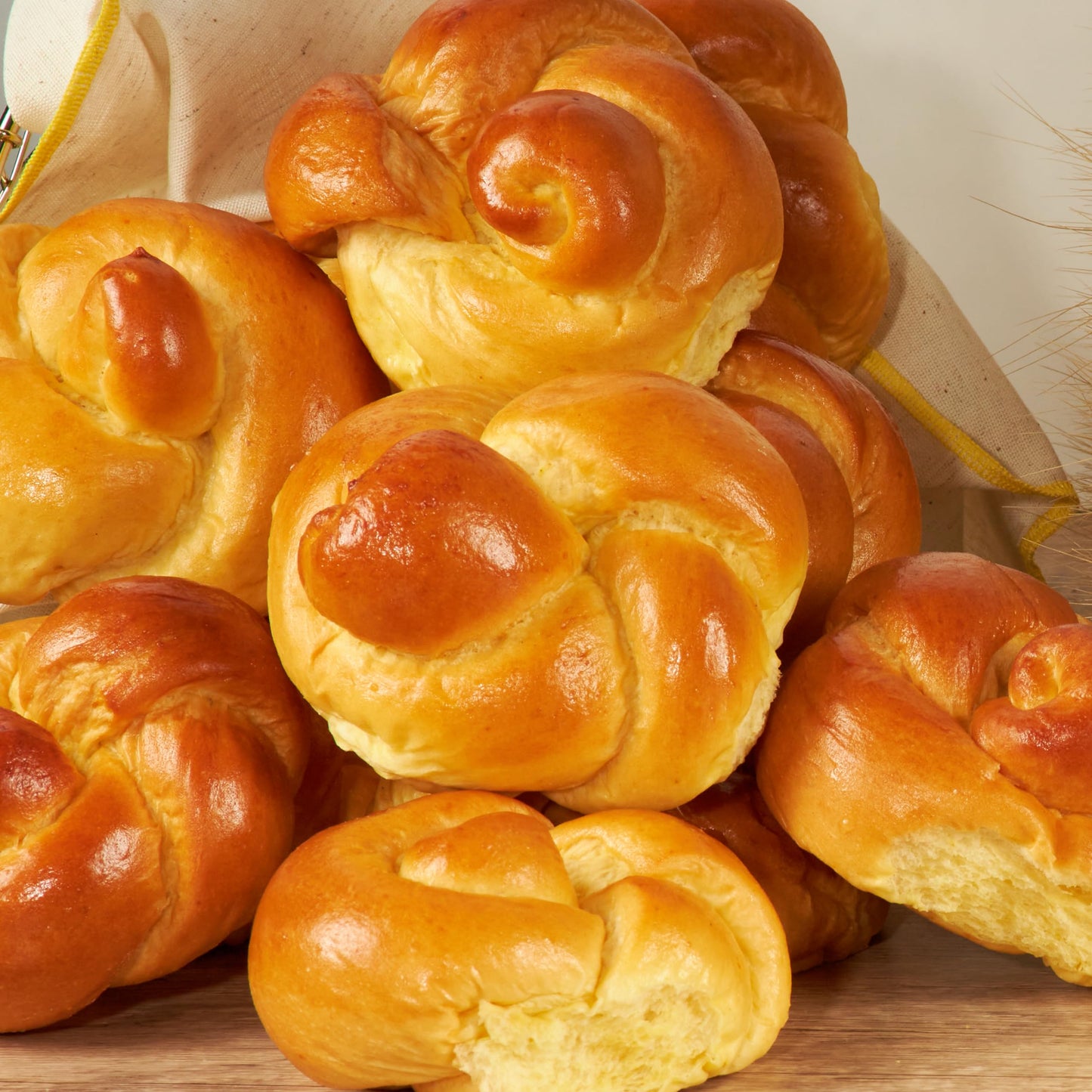 Kosher Braided Challah Rolls | Traditional, Fresh & Delicious | Great For Shabbat Or Any Holiday | Kosher, Dairy & Nut Free | 2-