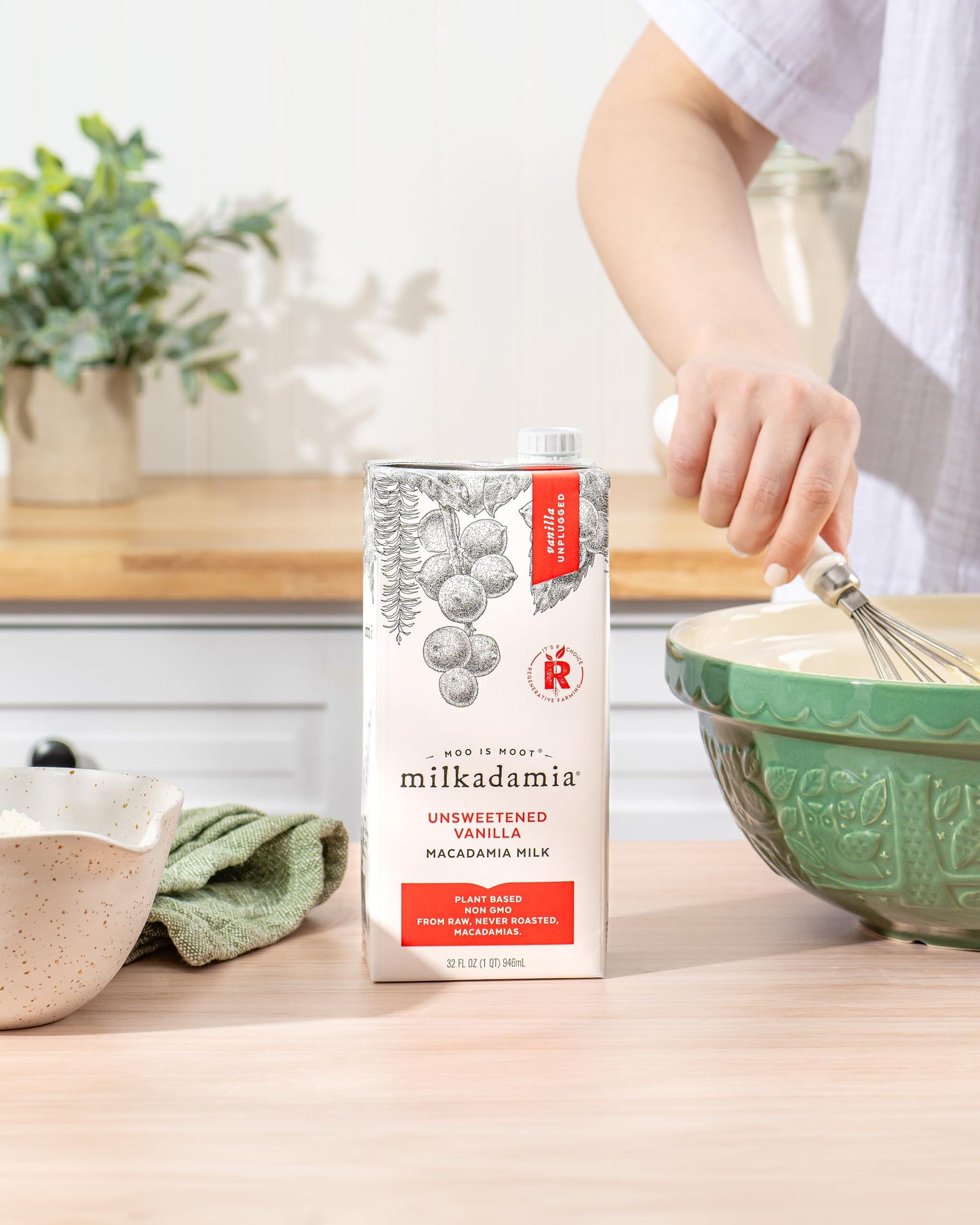 Milkadamia Macadamia Milk - Unsweetened Vanilla - 32 Fl Oz (Pack Of 6) - Lactose Free, Vegan, Shelf Stable, Plant Based, Non Dai