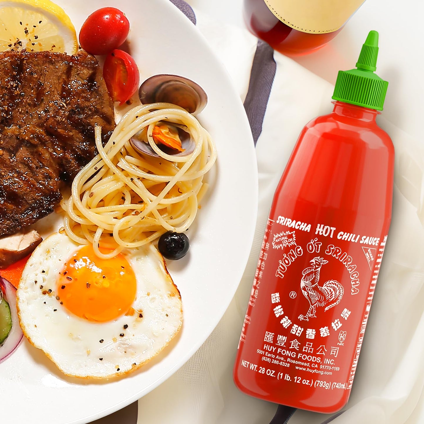 Huy Fong Sriracha, 28 Onuce Original Flavor Hot Chili Sriracha, 28 OZ Spicy Hot Sauce, Chili Pepper Sauce for Asian foods, Hotdo