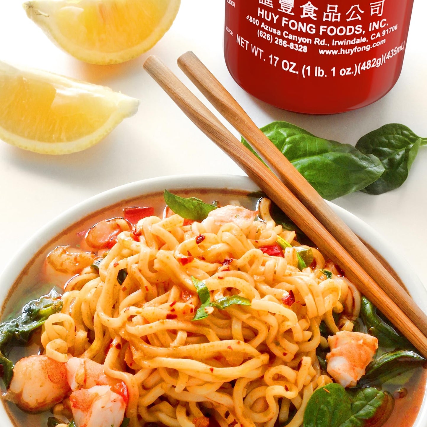 Huy Fong Sriracha, 28 Onuce Original Flavor Hot Chili Sriracha, 28 OZ Spicy Hot Sauce, Chili Pepper Sauce for Asian foods, Hotdo