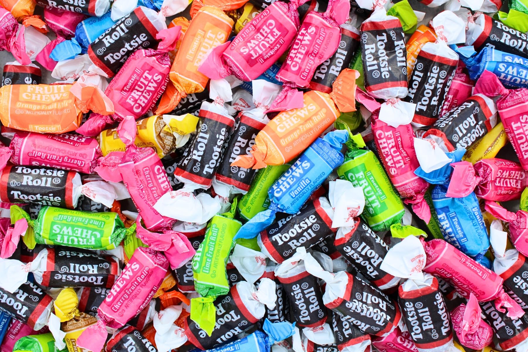 Assorted Flavored Mini Tootsie Rolls - Bulk Tootsie Rolls Candy, Individually Wrapped Assorted Flavor Midgee Fruit Chews, by Que