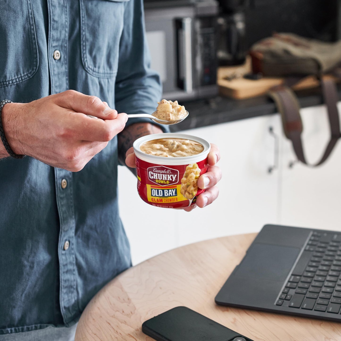 Campbells Chunky Soup OLD BAY Seasoned Clam Chowder 15.25 oz Microwavable Bowl