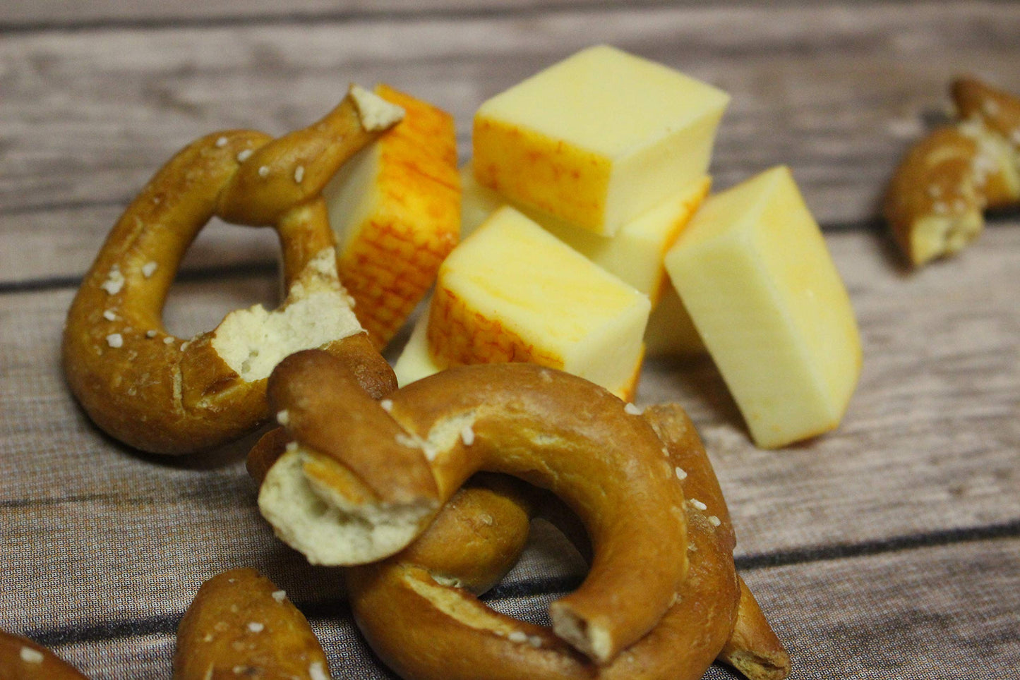 Hammonds Hand-Made Hard Pretzels, Old-Fashioned Sourdough Pretzels, 21 Ounce Bucket