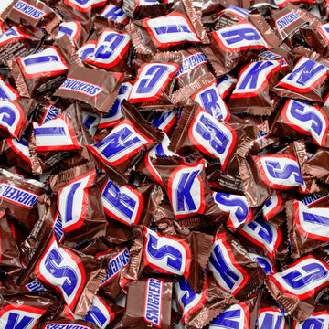 SNICKERS MINIS Milk Chocolate Candy Bars 2 lb - Anti Melt Pack, Individually Wrapped (110 Pieces), Bulk Resealable Bag, Convenie