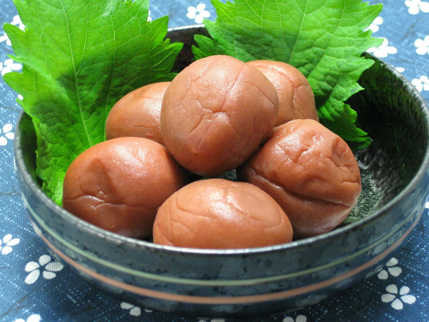 KINJIRUSHI Authentic Japanese Ume Paste - 8.8 oz (250g) - Ideal for Sushi, Onigiri, and Seasoning