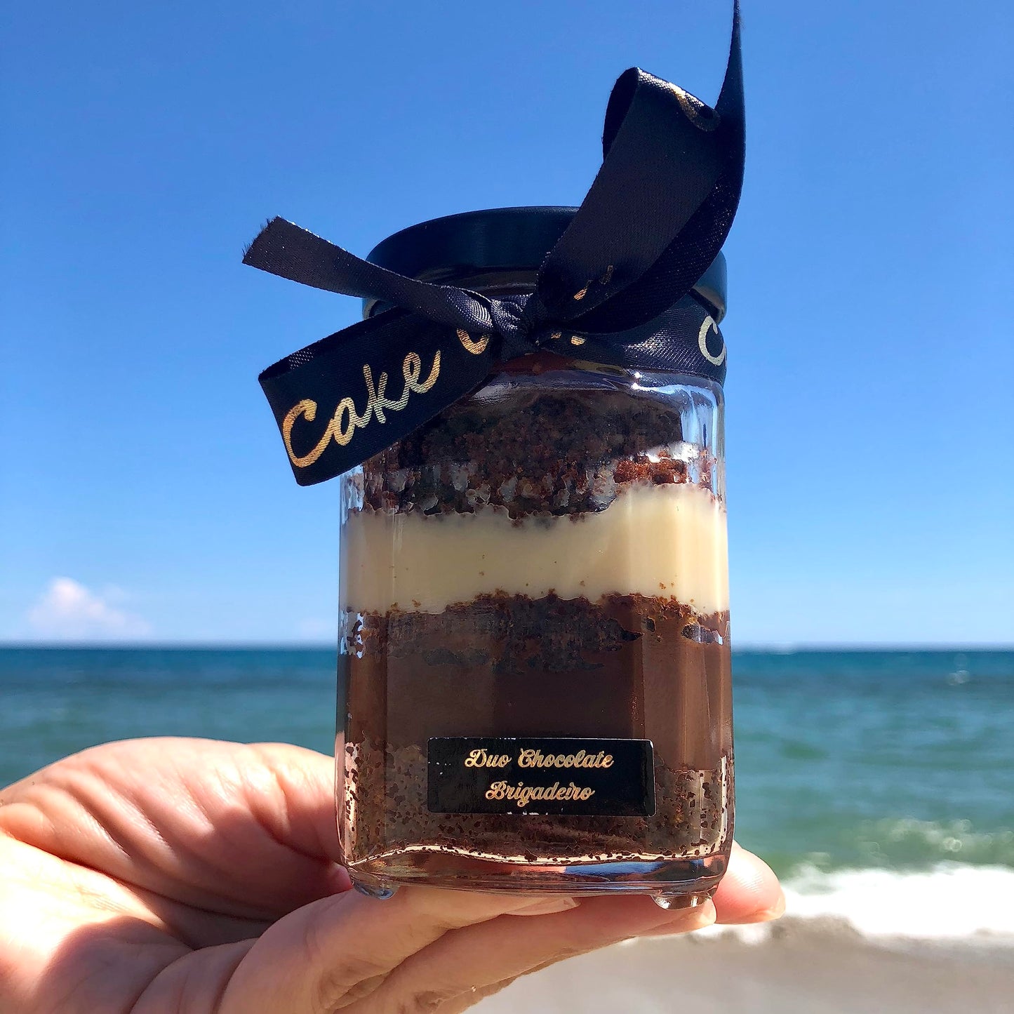 Gourmet 2 Cakes In A Jar Set - Duo Chocolate Cake With Special Traditional And Whites Belgian Choco Brigadeiros - Red Velvet Fla