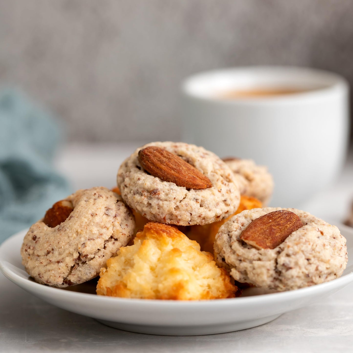 Yupik Roasted Salted Almonds, 8 Oz, Gluten-Free, Kosher, Crunchy Savory Snacks, Roasted Almonds With Sea Salt, Protein Nuts
