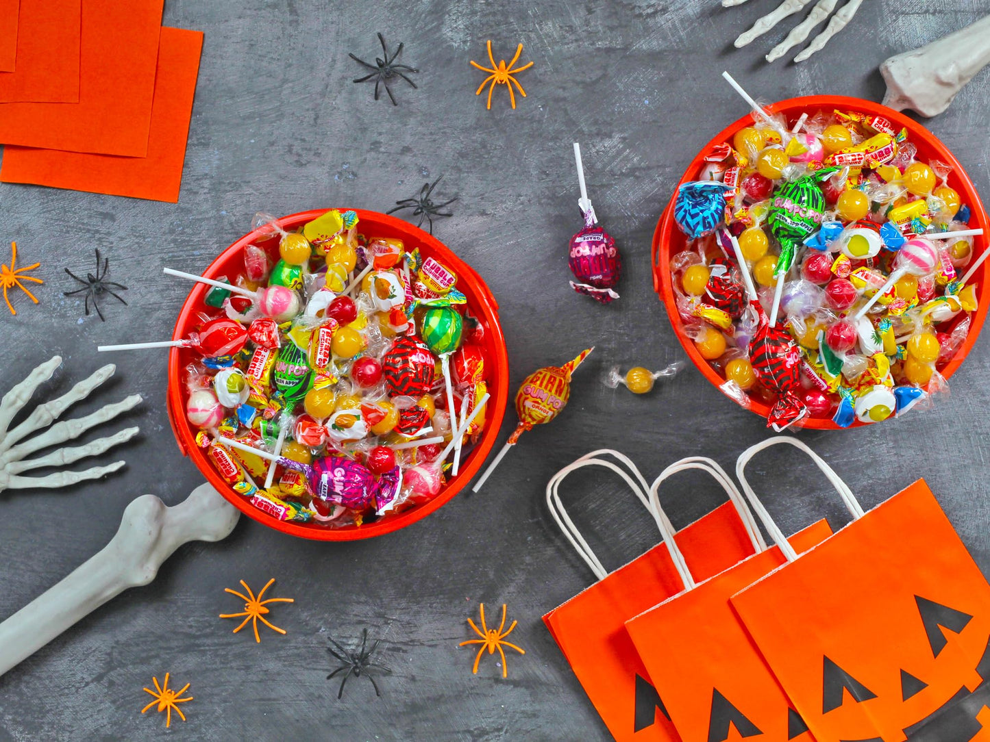 18 LB Bulk Candy Mix - Approx. 1 000 Pieces - Individually Wrapped Assorted Candy for Pinatas  Parties  Parades  Birthdays  Classroom Events & Fiesta Celebrations
