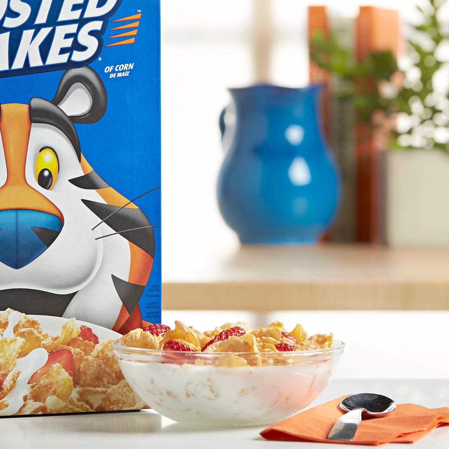 Frosted Flakes Breakfast Cereal, 8 Vitamins and Minerals, Kids Snacks, Large Size, Original, 17.3oz Box (1 Box)