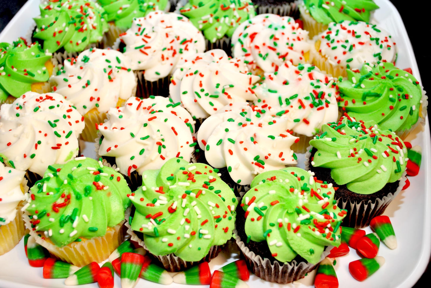 Christmas Sprinkles Bulk - 2.2 LB - Xmas Tree Jimmies - Red, Green & White Confetti for Dessert Decorating - Holiday Baking Topp