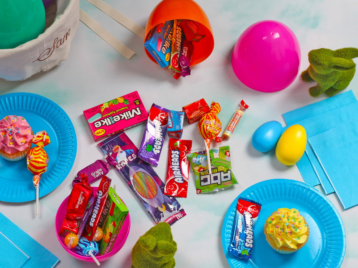 Bulk Candy Bag - 5 Pounds - Halloween Variety Pack Candy - Trick Or Treat Individually Wrapped Candies - Pinata Filler Treats
