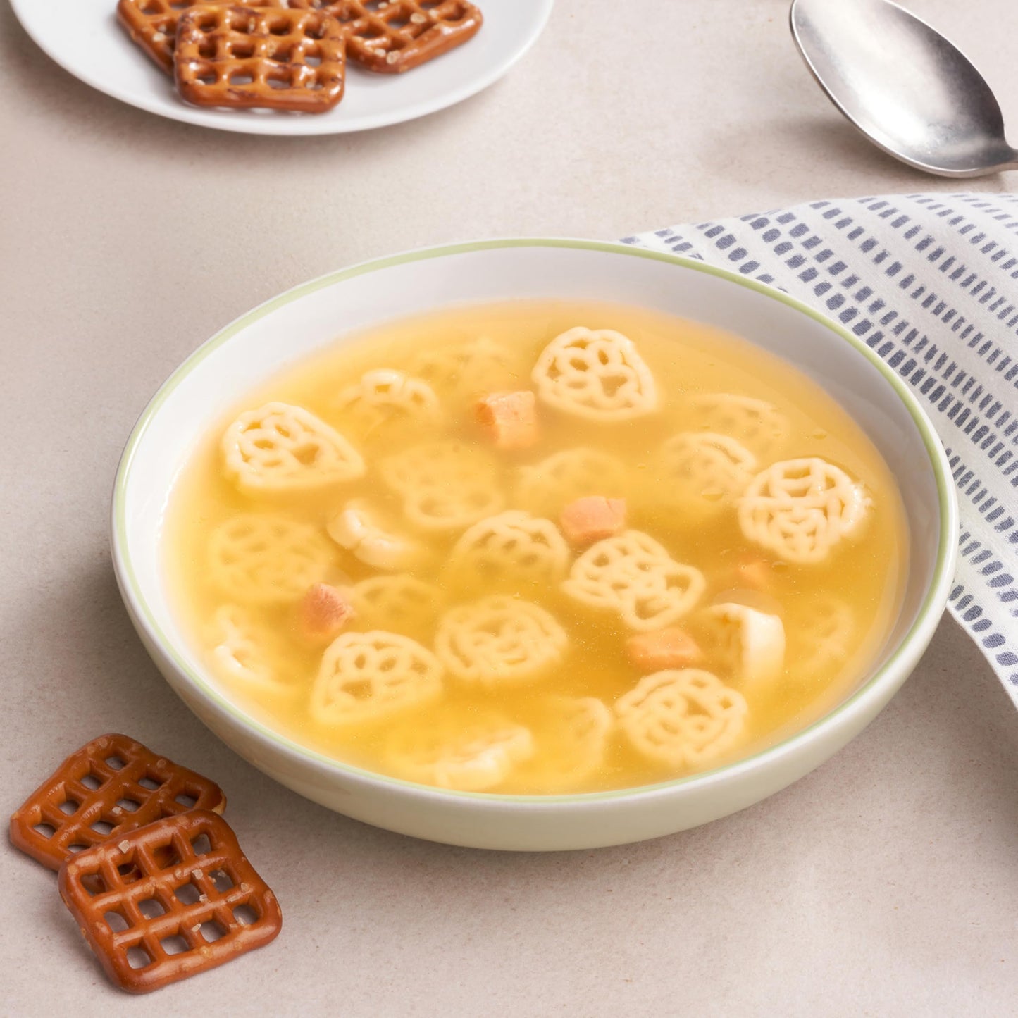 Campbells Condensed Kids Soup, Paw Patrol Awesome Shapes Pasta With Chicken in Chicken Broth, 10.5 oz Can (Pack of 8)