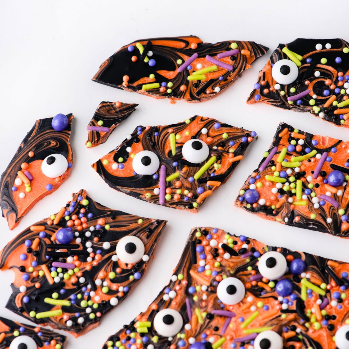 Sweets Indeed Bulk Candy Eyeballs  200 Edible Eyes  Christmas Sprinkles  Perfect for Cake Decorations  Baking  Ice Cream  Cookies  Cupcake Topper  2.92 ounces