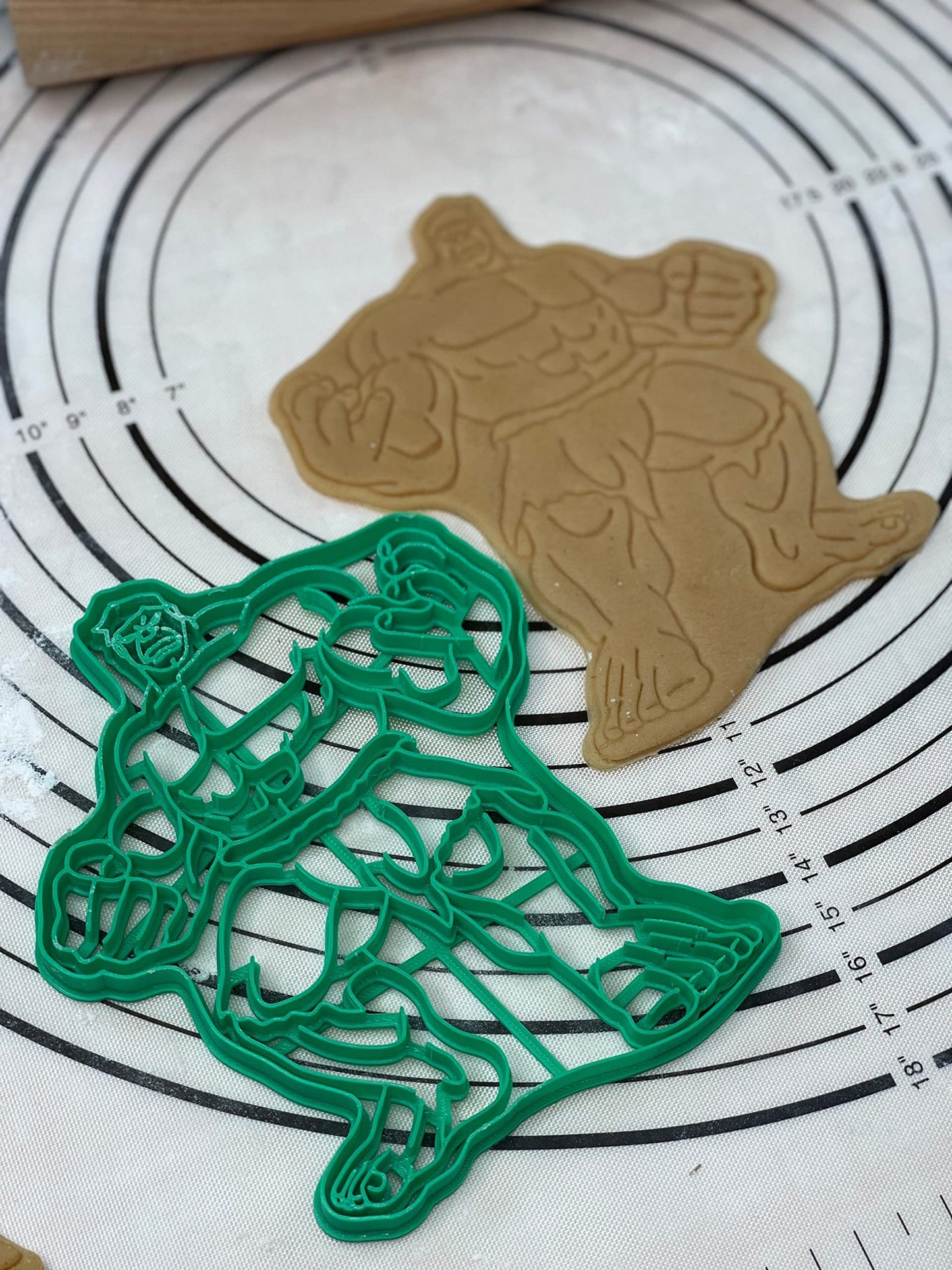 Hulk Cookie Cutter & Mold 6-Inch-Scale Produced By 3D Kitchen Art