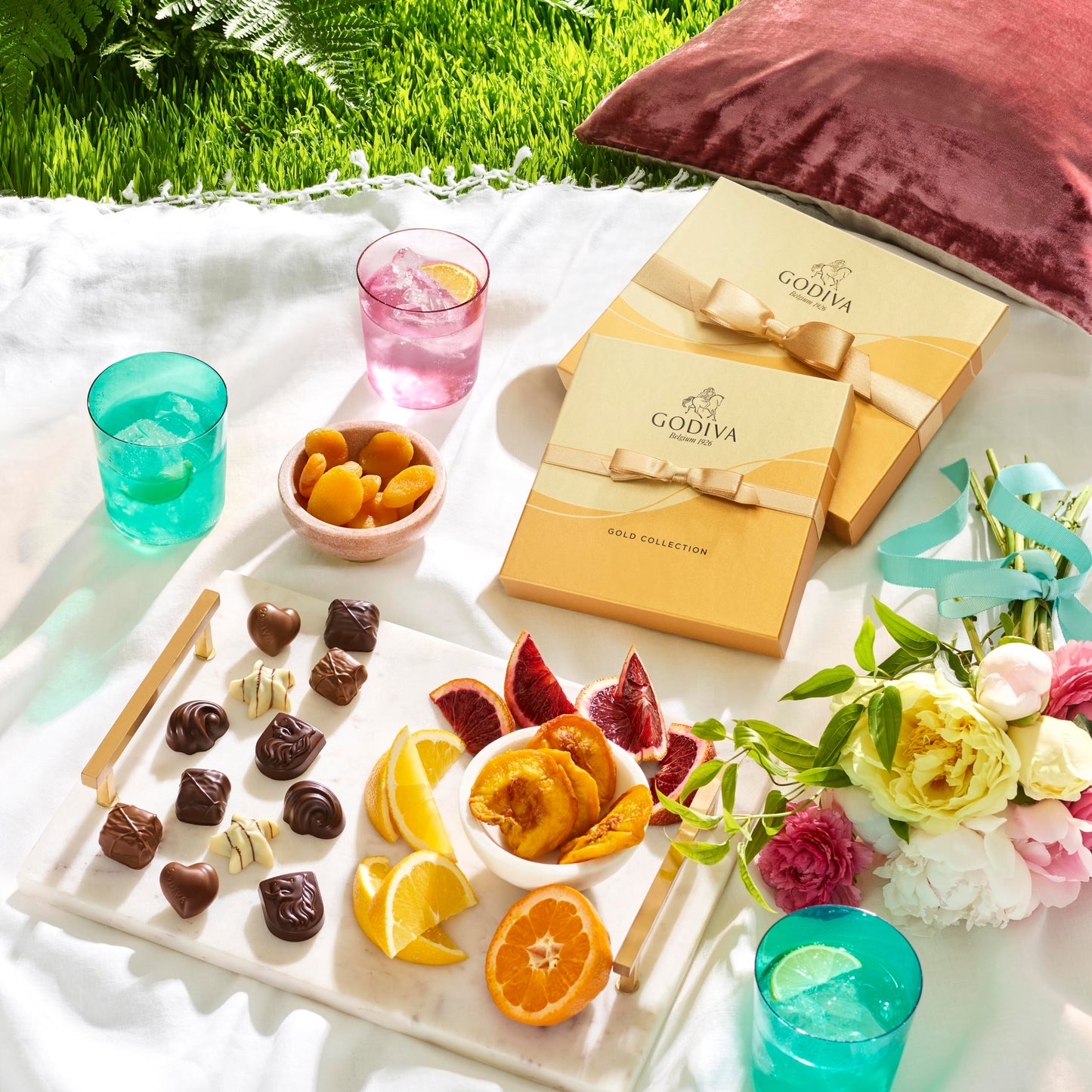 Godiva Chocolatier Chocolate Gift Box For Birthday, Thank You, Anniversary, Congratulations Gift Basket Gold Ribbon Gourmet Candy Assortment With Praline, Caramel In Milk, White, Dark Chocolate, 19Pc
