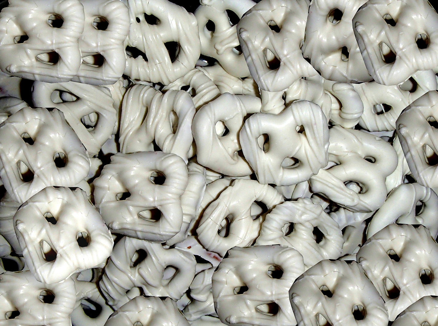 Guittard Chocolate Mini Pretzels Frosted White 1 Pound ( 16 OZ )