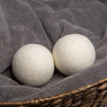 Woolite Reusable Wool Laundry Dryer Balls, Cuts Drying Time In Half, Natural Fabric Softener, Reduces Clothing Wrinkles, Eco-Fri