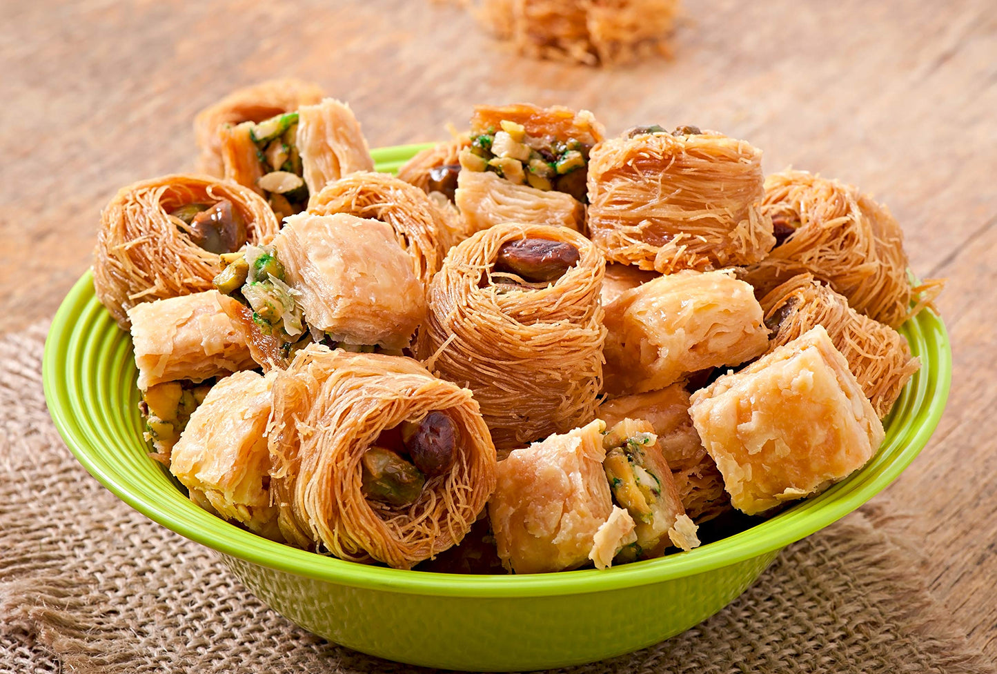 Cerez Pazari Baklava Pastry Gift Box Halal Snacks 1.32Lbs E Apprx.45-48 Pcs | Turkish Dessert Ideal For Fathers Day Gift