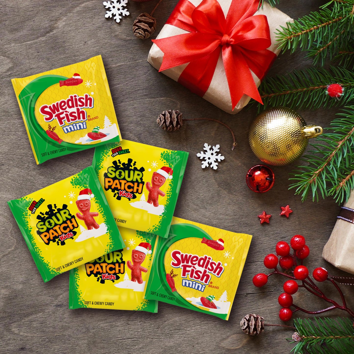 SOUR PATCH KIDS and SWEDISH FISH Mini Holiday Candy Variety Pack  22 Snack Packs